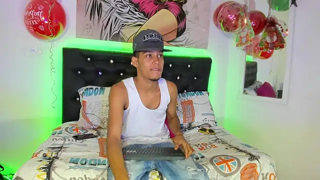 Snapshot of xxKamadevaxx chatting on 12/01/25, 12:28 xxKamadevaxx online show from 12/01/25, 12:28