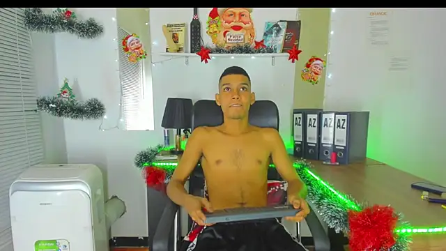 Snapshot of xxKamadevaxx chatting on 12/17/25, 01:49 xxKamadevaxx online show from 12/17/25, 01:49