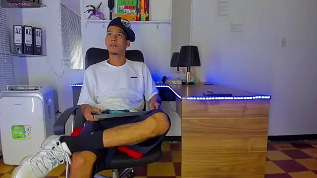 Snapshot of xxKamadevaxx chatting on 11/07/25, 12:53 xxKamadevaxx online show from 11/07/25, 12:53