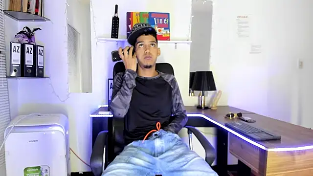 Snapshot of xxKamadevaxx chatting on 11/21/25, 12:37 xxKamadevaxx online show from 11/21/25, 12:37