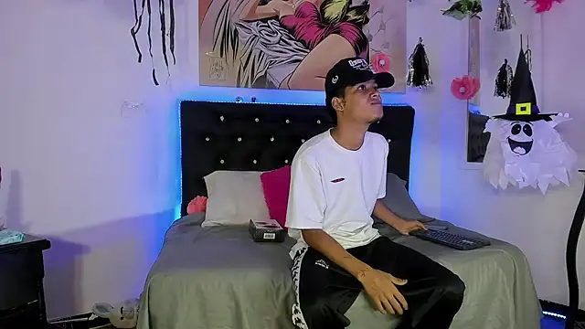 Snapshot of xxKamadevaxx chatting on 10/23/25, 12:26 xxKamadevaxx online show from 10/23/25, 12:26