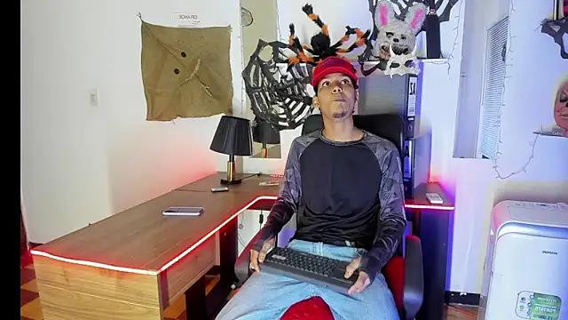 Snapshot of xxKamadevaxx chatting on 10/31/25, 12:35 xxKamadevaxx online show from 10/31/25, 12:35