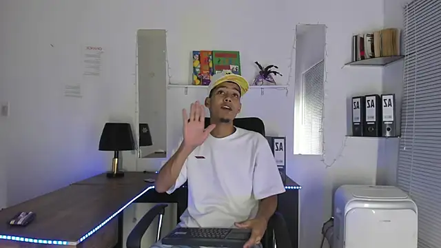 Snapshot of xxKamadevaxx chatting on 11/12/25, 12:31 xxKamadevaxx online show from 11/12/25, 12:31