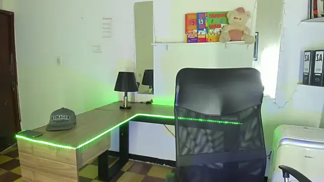 Snapshot of xxKamadevaxx chatting on 11/14/25, 01:15 xxKamadevaxx online show from 11/14/25, 01:15