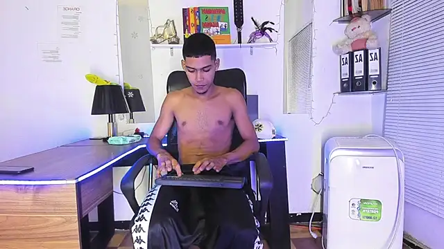 Snapshot of xxKamadevaxx chatting on 11/09/25, 12:42 xxKamadevaxx online show from 11/09/25, 12:42