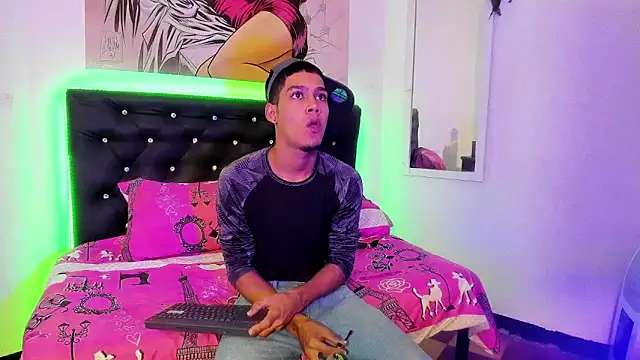 Snapshot of xxKamadevaxx chatting on 11/18/25, 12:30 xxKamadevaxx online show from 11/18/25, 12:30