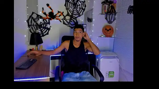 Snapshot of xxKamadevaxx chatting on 10/16/25, 12:24 xxKamadevaxx online show from 10/16/25, 12:24