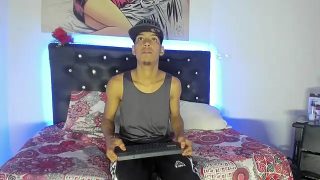 Snapshot of xxKamadevaxx chatting on 11/02/25, 12:32 xxKamadevaxx online show from 11/02/25, 12:32