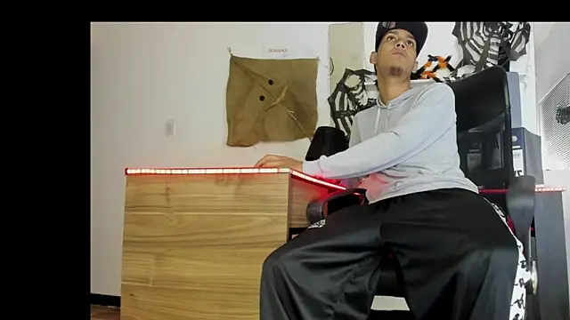 Snapshot of xxKamadevaxx chatting on 10/26/25, 01:55 xxKamadevaxx online show from 10/26/25, 01:55