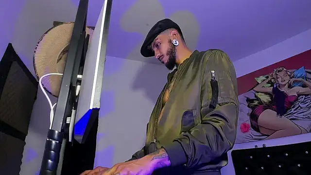 Snapshot of xxKamadevaxx chatting on 10/18/25, 01:18 xxKamadevaxx online show from 10/18/25, 01:18