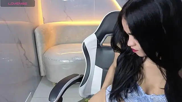 Snapshot of Maia_Tx chatting on 11/11/25, 01:06 Maia Tx online show from 11/11/25, 01:06