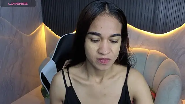 Snapshot of Maia_Tx chatting on 10/08/25, 01:12 Maia Tx online show from 10/08/25, 01:12