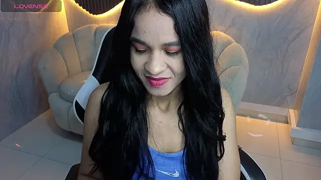 Snapshot of Maia_Tx chatting on 10/24/25, 12:59 Maia Tx online show from 10/24/25, 12:59