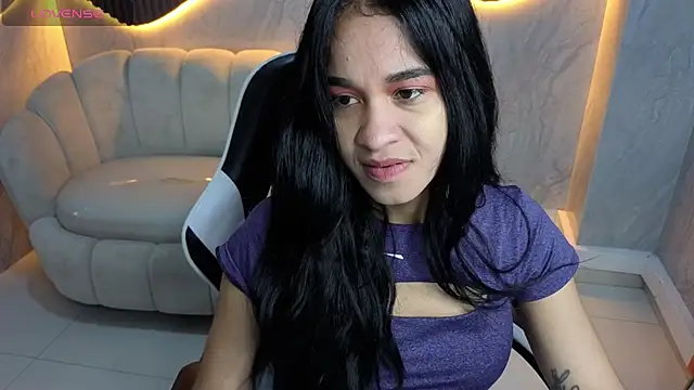 Snapshot of Maia_Tx chatting on 10/27/25, 01:01 Maia Tx online show from 10/27/25, 01:01