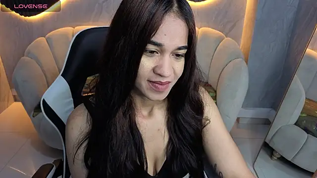 Snapshot of Maia_Tx chatting on 09/28/25, 12:45 Maia Tx online show from 09/28/25, 12:45