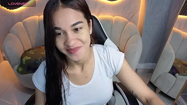 Snapshot of Maia_Tx chatting on 09/29/25, 12:44 Maia Tx online show from 09/29/25, 12:44