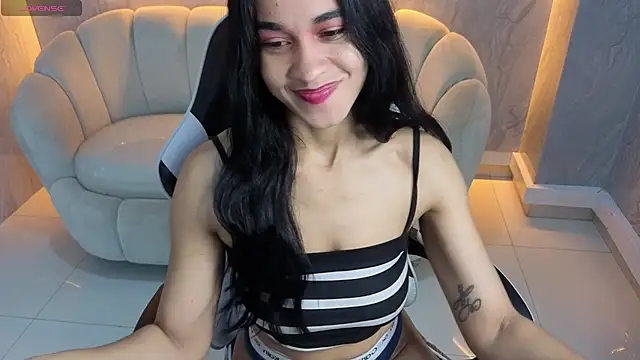 Snapshot of Maia_Tx chatting on 11/09/25, 01:04 Maia Tx online show from 11/09/25, 01:04