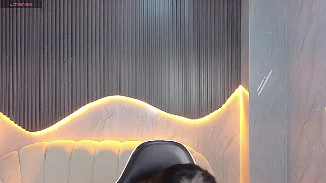 Snapshot of Maia_Tx chatting on 11/19/25, 01:00 Maia Tx online show from 11/19/25, 01:00