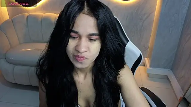 Snapshot of Maia_Tx chatting on 10/26/25, 01:00 Maia Tx online show from 10/26/25, 01:00