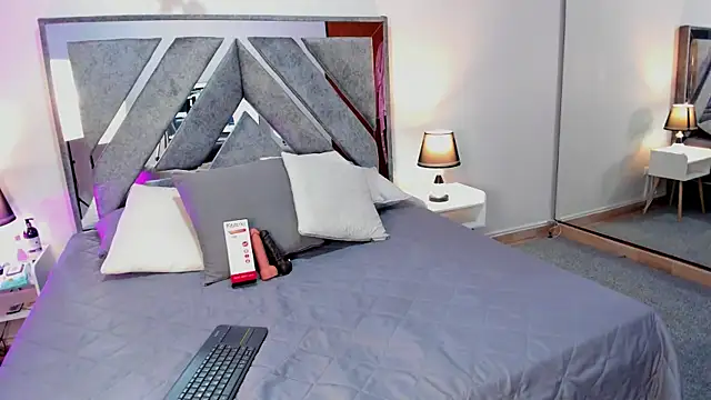 Isa Rouse   online show from 10/30/25, 02:10