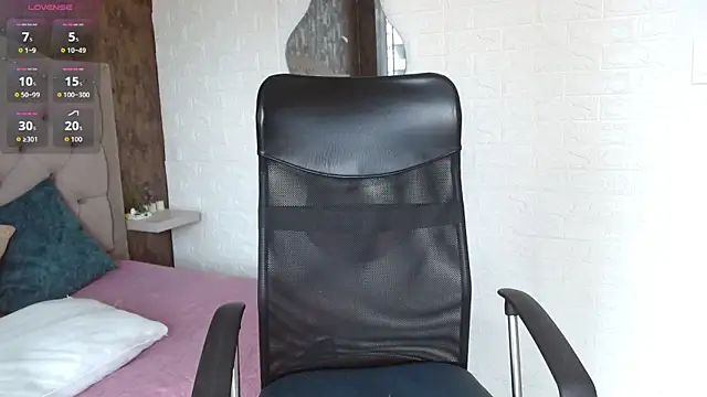 Snapshot of daphne_walton chatting on 11/16/25, 02:33 daphne walton online show from 11/16/25, 02:33