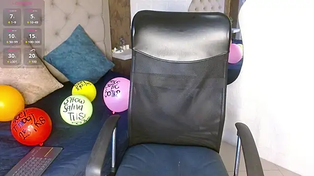 Snapshot of daphne_walton chatting on 11/20/25, 11:00 daphne walton online show from 11/20/25, 11:00