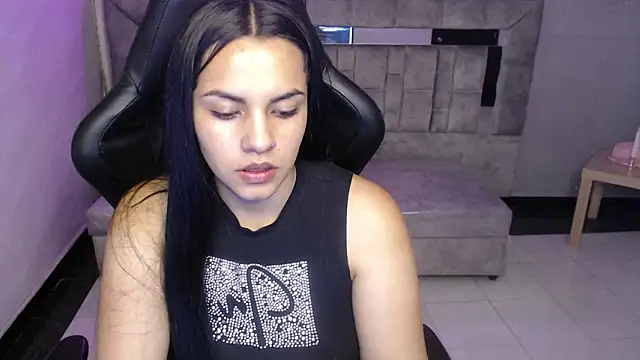 Snapshot of Mialover_v chatting on 10/02/25, 01:14 Mialover v online show from 10/02/25, 01:14