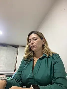 Snapshot of pamelaqenn_2 chatting on 09/27/25, 12:39 pamelaqenn 2 online show from 09/27/25, 12:39
