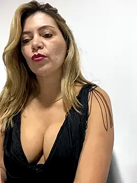 Snapshot of pamelaqenn_2 chatting on 09/14/25, 03:18 pamelaqenn 2 online show from 09/14/25, 03:18