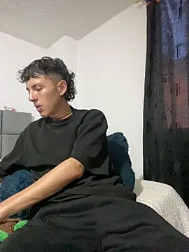 Snapshot of NaytonFreeman chatting on 10/01/25, 10:13 NaytonFreeman online show from 10/01/25, 10:13