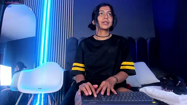 Snapshot of Keila_Fg chatting on 10/24/25, 07:57 Keila Fg online show from 10/24/25, 07:57