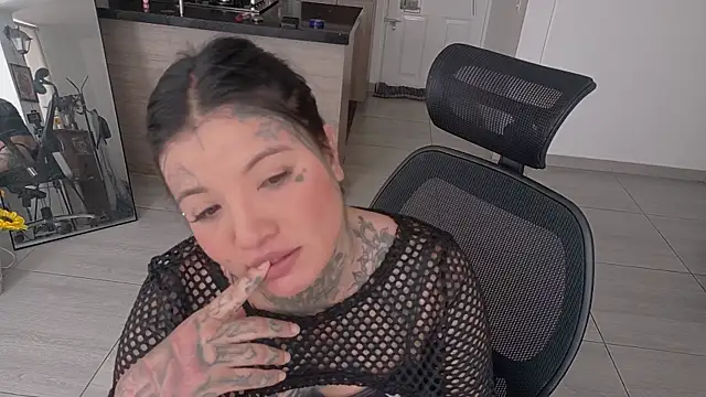 Unatatuada online show from 11/04/25, 07:28