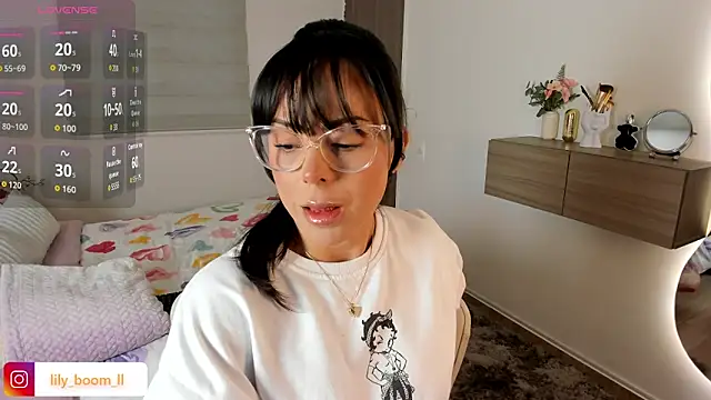 Snapshot of Lyliboomm chatting on 05/17/26, 10:43 Lyliboomm online show from 05/17/26, 10:43