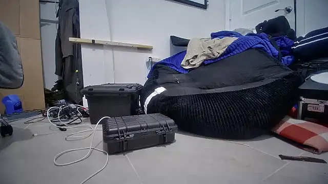 jasoncali305 online show from 11/02/25, 03:22