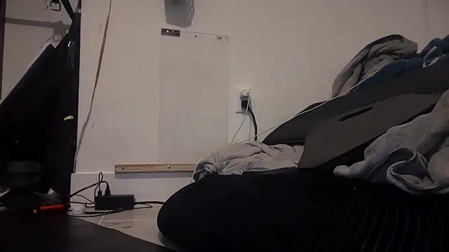 jasoncali305 online show from 11/16/25, 01:49