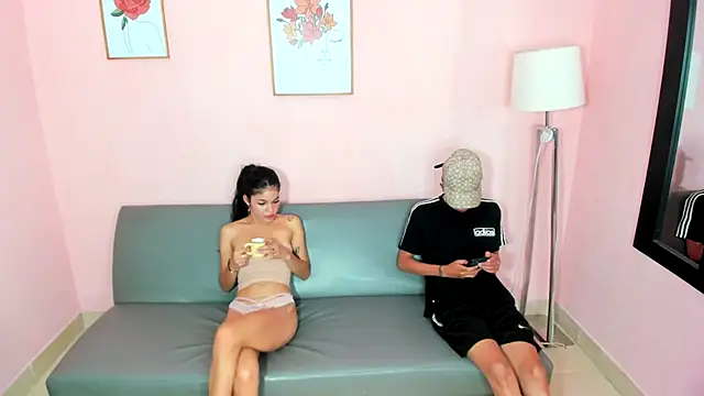 Latinbeautigirls online show from 12/18/25, 01:37