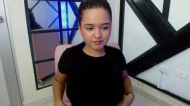 Snapshot of sarai_mv1 chatting on 09/16/25, 06:31 sarai mv1 online show from 09/16/25, 06:31