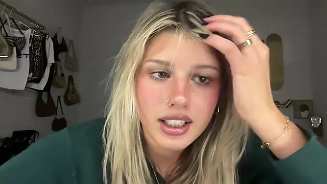 Snapshot of AnnGrayson chatting on 10/29/25, 12:20 AnnGrayson online show from 10/29/25, 12:20