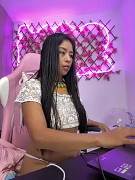 Snapshot of RaquelOficial chatting on 10/01/25, 01:37 RaquelOficial online show from 10/01/25, 01:37