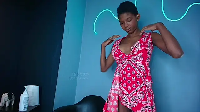 CamilaaSaenz online show from 10/21/25, 11:53