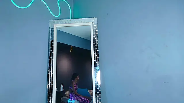 Snapshot of CamilaaSaenz chatting on 09/25/25, 08:04 CamilaaSaenz online show from 09/25/25, 08:04