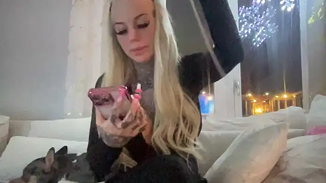 paulinaalatalo online show from 12/19/25, 10:45