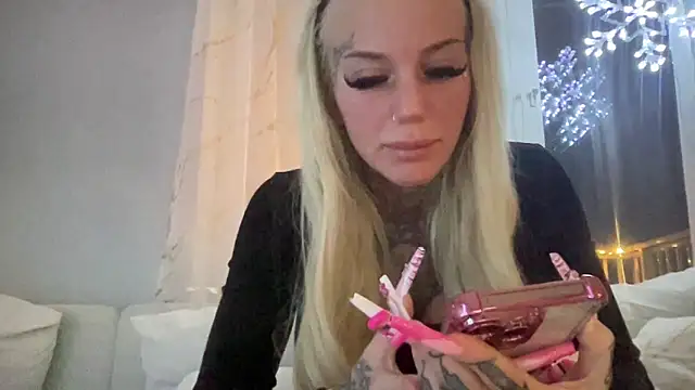 paulinaalatalo online show from 12/18/25, 08:23