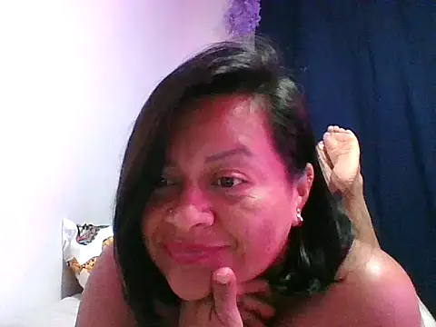 Snapshot of adri89-g chatting on 10/16/25, 11:46 adri89-g online show from 10/16/25, 11:46
