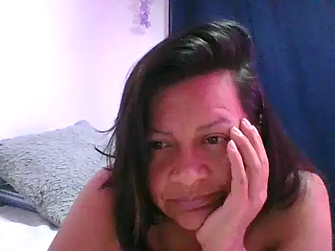 adri89-g online show from 10/21/25, 04:01