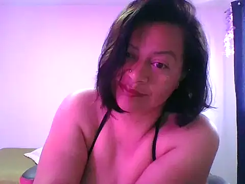 Snapshot of adri89-g chatting on 09/22/25, 12:22 adri89-g online show from 09/22/25, 12:22