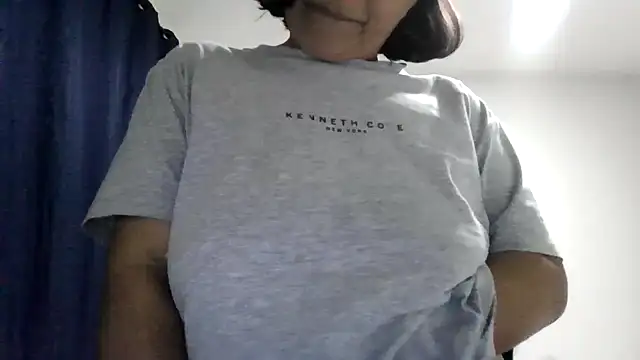 Snapshot of adri89-g chatting on 06/18/26, 04:44 adri89-g online show from 06/18/26, 04:44