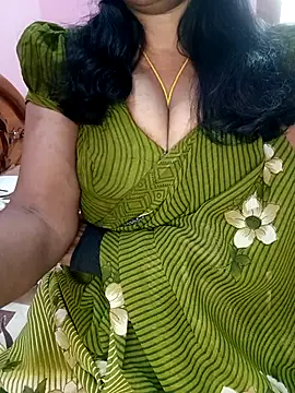 Snapshot of KannadaTamilTeluguBeauty chatting on 02/26/26, 09:42 KannadaTamilTeluguBeauty online show from 02/26/26, 09:42