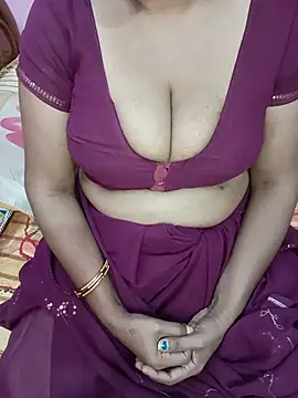 Snapshot of KannadaTamilTeluguBeauty chatting on 07/17/26, 07:44 KannadaTamilTeluguBeauty online show from 07/17/26, 07:44