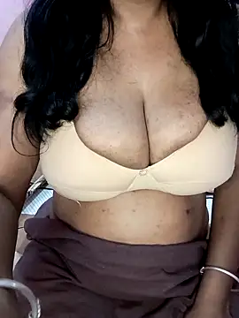 Snapshot of KannadaTamilTeluguBeauty chatting on 02/24/26, 08:31 KannadaTamilTeluguBeauty online show from 02/24/26, 08:31